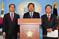 [포토] 기자회견 하는 MB 해외자원개발 국부유출 진상조사위원회