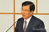 [포토] 일베 토론회 가지는 새정치연합 신경민 의원