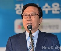 [포토] 김지하 시인 출판기념회, 축사하는 홍재철 목사