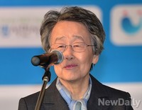 [포토] 김지하시인 출판기념회, 축사하는 이인호 KBS이사장