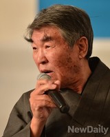 [포토] 출판기념회 인사말하는 김지하 시인