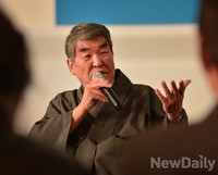 [포토] 출판기념회 인사말하는 김지하 시인