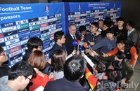 [포토] 슈틸리케호, 첫 원정 평가전 위해 출국