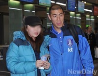 [포토] 출국전 팬들과 사진 찍는 차두리