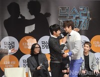 [포토] 덕수리5형제, 윤상현-이광수 '화해의 포옹'