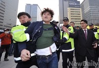 [포토] 애국단체, 서울시에 세월호 천막 철거요구