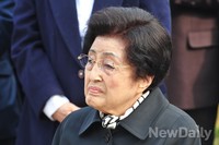 [포토] 김대중 전 대통령 추도모임에 참석한 이희호 여사