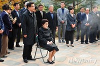 [포토] 김대중 대통령 추도하는 이희호 여사와 동교동계 인사들
