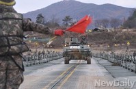 [포토] 軍 남한강 '도하작전' 실시