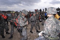 [포토] '도하작전' 현장 방문한 최윤희 합참의장