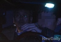 [포토] 입을 굳게 닫고 차에오른 박영준 전 차관