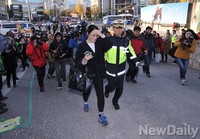 [포토] 무사히 수능시험장으로 들어선 수험생