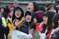 [포토] 목이 터져라 응원하는 후배들