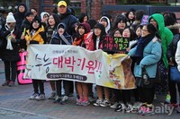 [포토] 한파도 문제 없다! 후배들의 훈훈한 응원