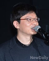 [포토] 인사말하는 권혁빈 스마일게이트 대표