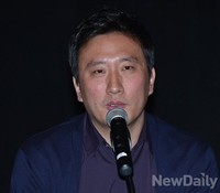 [포토] '로스트아크' 관련 질의에 답하는 지원길 대표