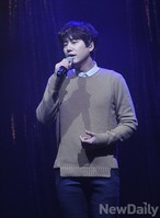 [포토] 규현, 홍대에서 부르는 '광화문에서'