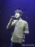 [포토] 규현 '추위도 녹이는 감미로운 발라드'