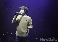 [포토] 규현 '애절한 발라드, 아픔의 경험 있어야'
