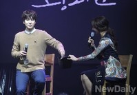 [포토] 규현 팬들이 광화문에서 '원하는 것은'