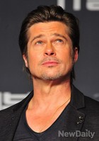 [포토] 브래드 피트, 천장만 봐도 화보