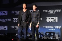 [포토] 포즈 취하는 브래드 피트와 로건 래먼