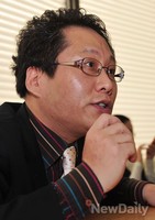 [포토] 인터뷰 하는 한준희 KBS N 축구 해설위원