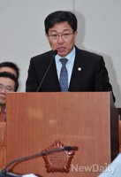 [포토] 모두발언 하는 윤상직 산자부 장관