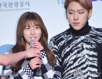 [멜론뮤직어워드] 인터뷰하는 김새론, 바라보는 지코