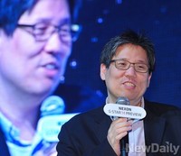 [포토] 질문에 답하는 넥슨 정상원 부사장