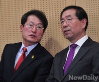 [포토] 대화하는 조희연 교육감과 박원순 시장