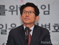 [포토] 북한인권법 세미나, 주제 발표하는 김문수 위원장
