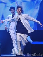 [포토] 갓세븐 마크, 헤어만큼 '톡톡' 튀는 무대매너