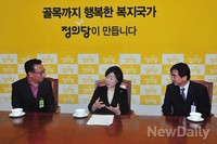 [포토] 롯데 자이언츠 프론트와 만난 심상정 정의당 원내대표