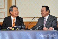 [포토] 대화 나누는 '이완구-우윤근' 여야 원내대표