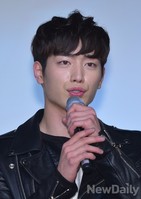 [포토] 음반 낸 배우그룹 서프라이즈 서강준