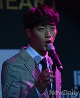 [포토] 노래하는 서프라이즈 서강준