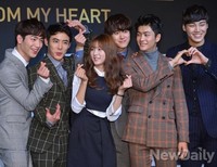 [포토] 배우 그룹 서프라이즈와 배우 김새론