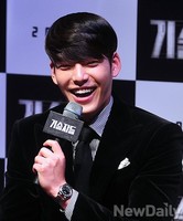 [포토] 기술자들, 김우빈 '삼겹살 12인분 거뜬히'