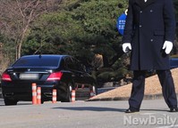 [포토] 이병철 회장 추모식장으로 향하는 차량