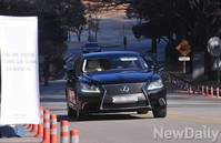 [포토] 이병철 회장 추모식장 빠져나가는 차량