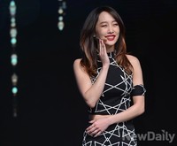 [포토] 솔로컴백 니콜, 눈 웃음은 여전