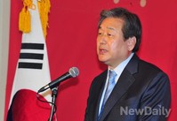 [포토] 중앙위원회 포럼에서 인사말 하는 김무성 대표