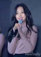 [포토] 밝은 표정으로 인사하는 에이핑크 나은