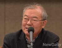 [포토] 북한인권 결의안 관련 격려사하는 박범진 이사장