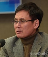 [포토] 북한인권 결의안 관련 결의다지는 최성용 대표