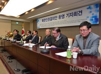 [포토] 북한인권 결의안 환영 기자회견