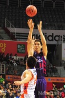 [포토] 슛 날리는 오리온스 장재석