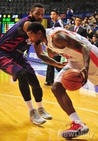 [포토] 막으려는 오리온스 길렌워터 뚫으려는 전자랜드 포웰