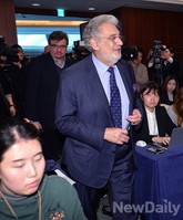 [포토] 기자회견장에 입장하는 '플라시도 도밍고'